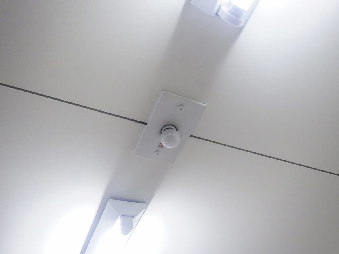 神戸市立中央図書館照明改修工事-非常照明施工前